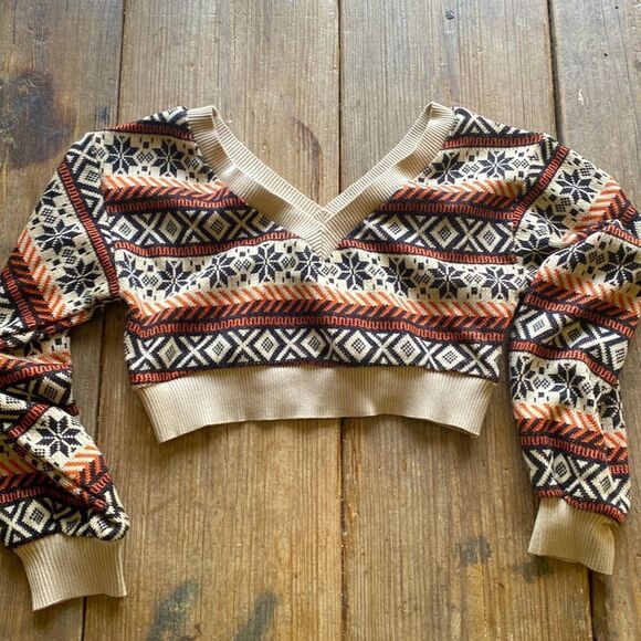 Crop long sleeve sweater NWOT - Picture 1 of 4